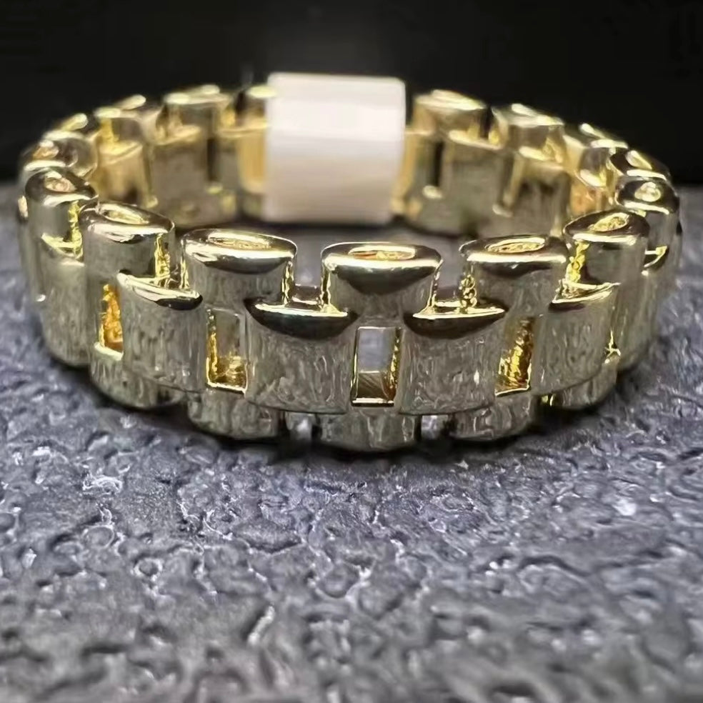 Titan Link 18k Gold Ring